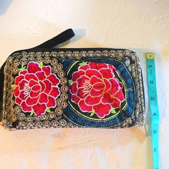 Vibrant Multi-Color Embroider Wristlet Multiple Compartments Floral Zip Sz.Large - Picture 3 of 6